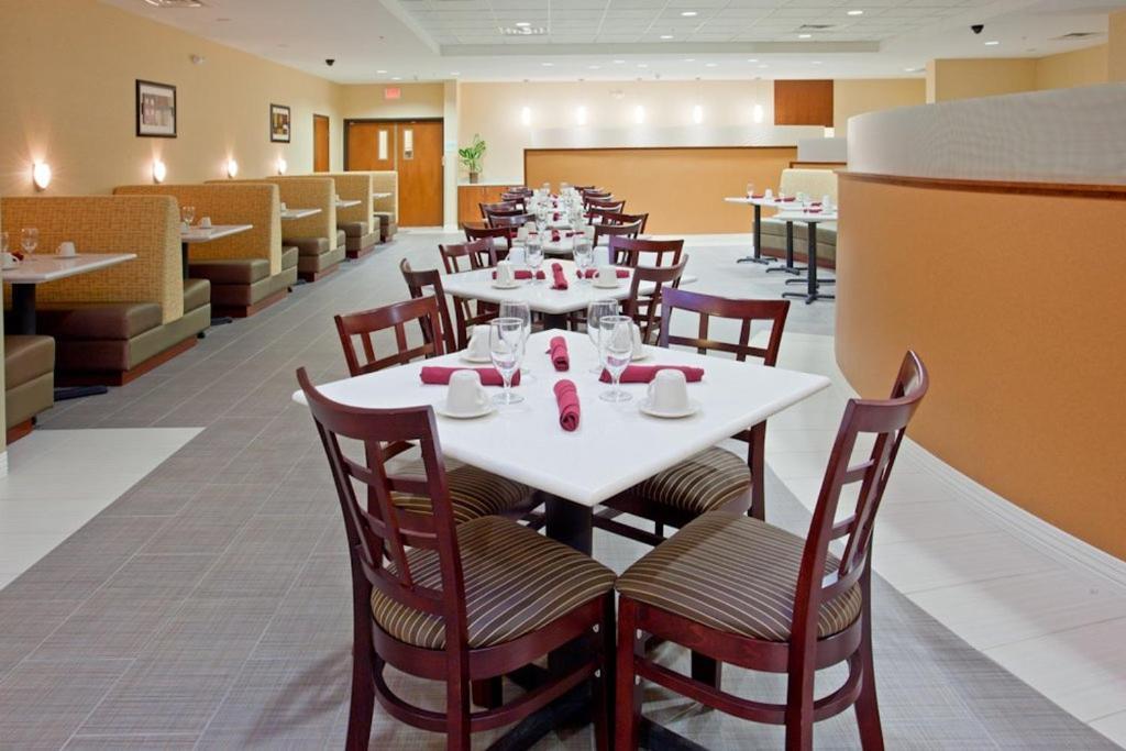 Hotel Austin North By Ihg Round Rock